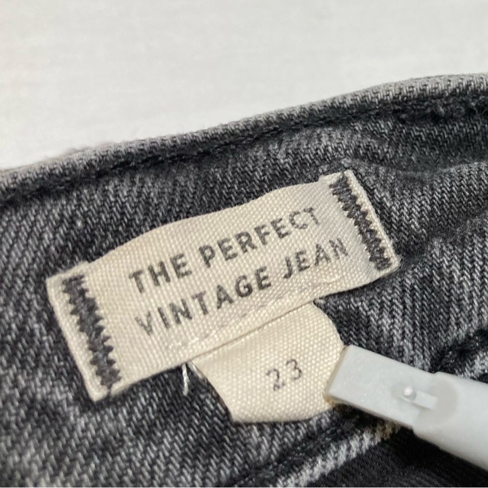 Madewell The Perfect Vintage Jean in a black/gray wash, size 23 - Picture 4 of 9